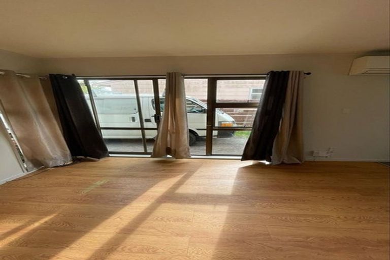 Photo of property in 2/6 Elizabeth Street, Papakura, 2110