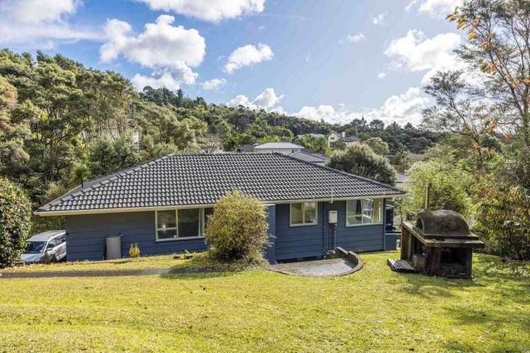 Photo of property in 38 Staincross Street, Green Bay, Auckland, 0604