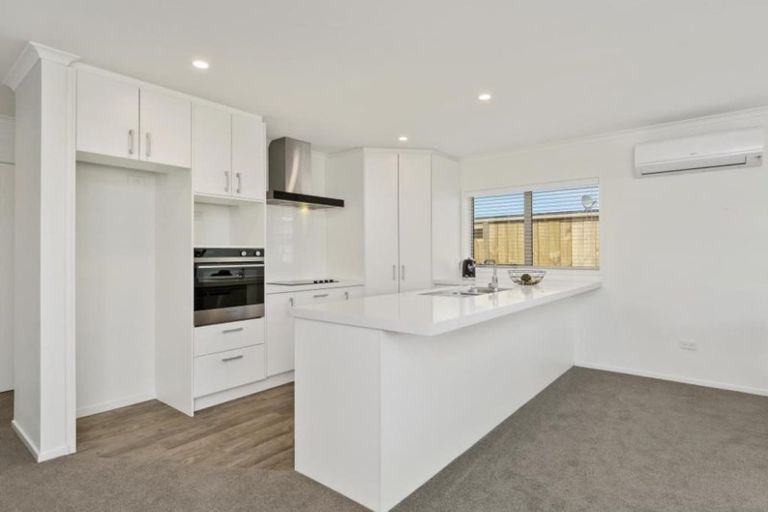 Photo of property in 10 Awatira Drive, Papamoa Beach, Papamoa, 3118