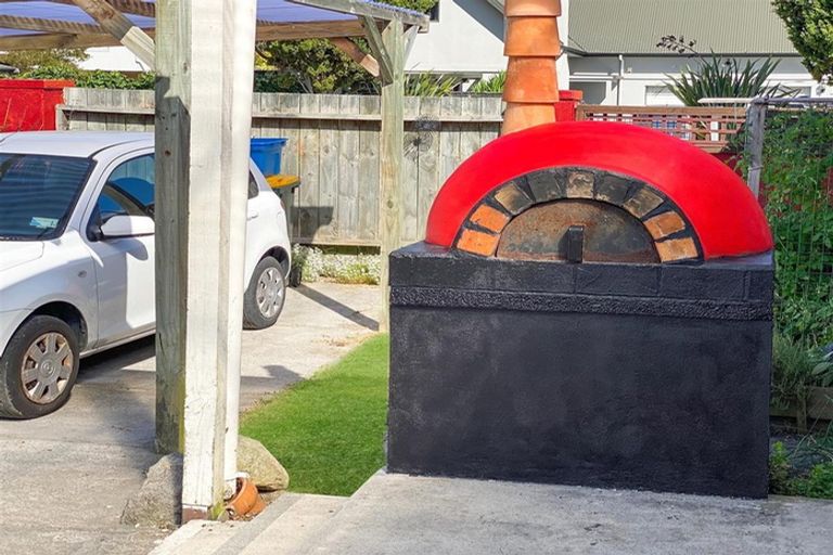 Photo of property in 23 Robinson Avenue, Holdens Bay, Rotorua, 3010