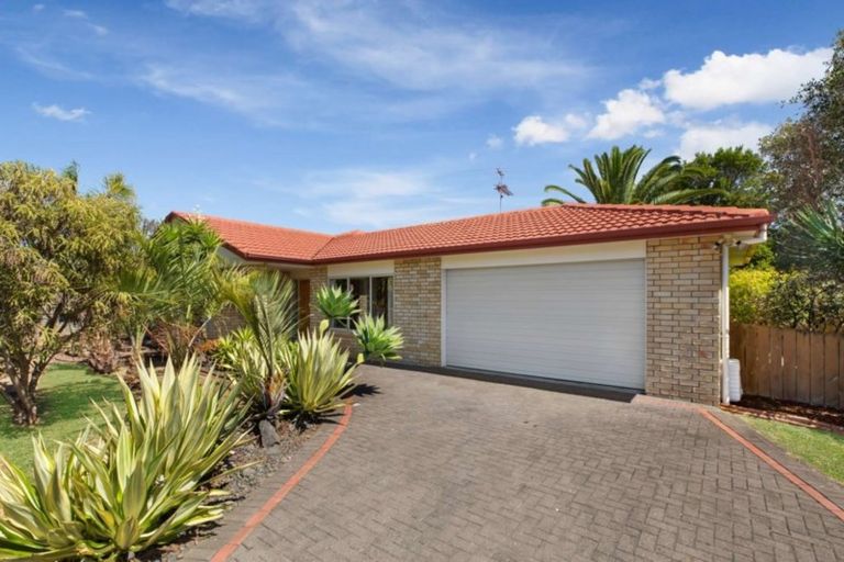 Photo of property in 12 Tington Avenue, Wattle Downs, Auckland, 2103