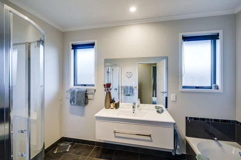 Photo of property in 10 Wanaka Place, Poraiti, Napier, 4112