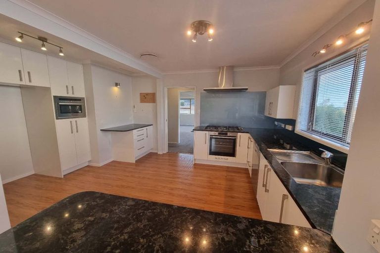 Photo of property in 4 King Richard Place, Browns Bay, Auckland, 0630