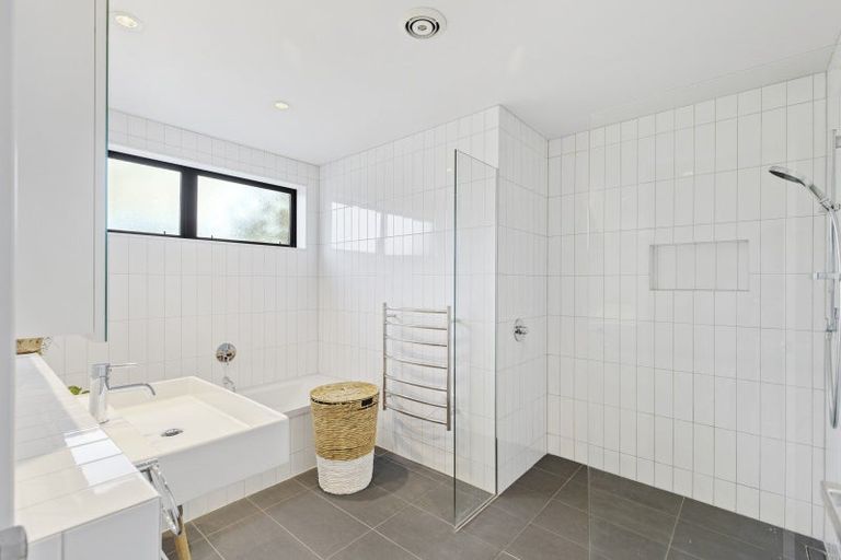 Photo of property in 111 Polson Hill Drive, Aokautere, Palmerston North, 4471