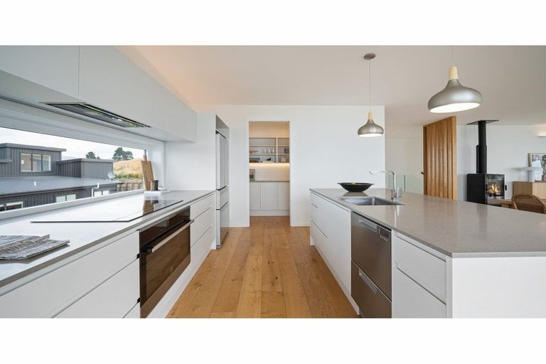 Photo of property in 3 Ridgeway Place, Richmond Hill, Christchurch, 8081