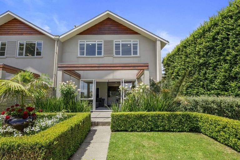 Photo of property in 250a Courtenay Street, Strandon, New Plymouth, 4312