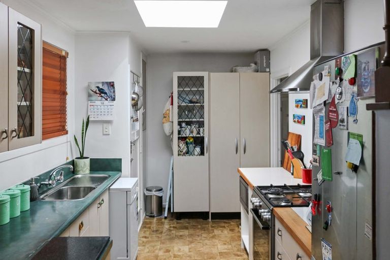 Photo of property in 1 Marewa Street, Te Atatu South, Auckland, 0610