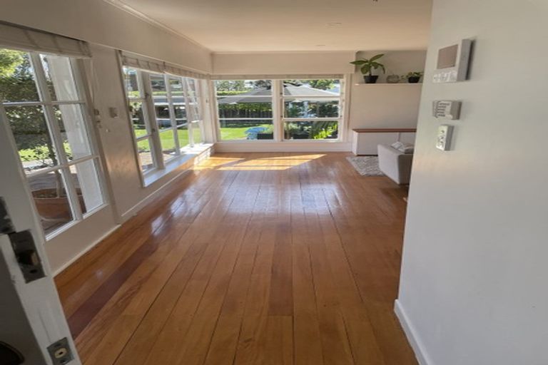 Photo of property in 2/10 Riverlea Avenue, Pakuranga, Auckland, 2010