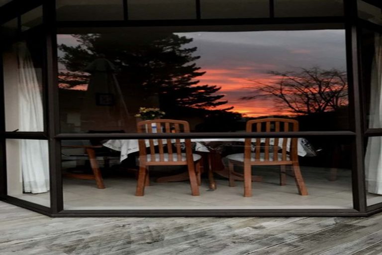 Photo of property in 14 Maryann Place, Greenhithe, Auckland, 0632