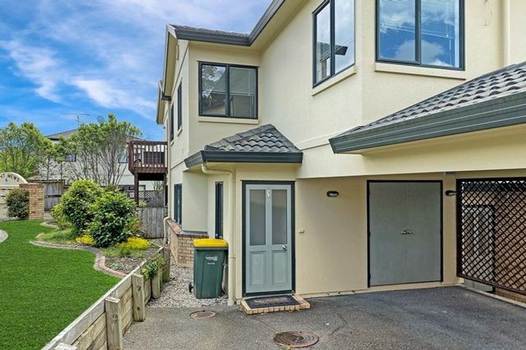 Photo of property in 1/6 Sunnydale Place, Oteha, Auckland, 0632
