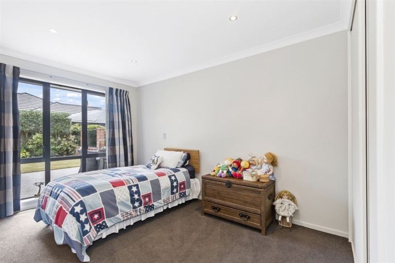 Photo of property in 28 Bottle Lake Drive, Parklands, Christchurch, 8083