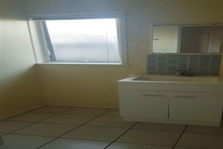 Photo of property in 3/16 Northall Road, New Lynn, Auckland, 0600