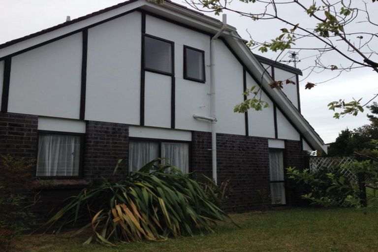 Photo of property in 2/27 Fortunes Road, Half Moon Bay, Auckland, 2012