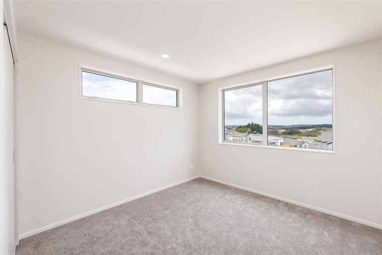 Photo of property in 9 Sunnyheights Road, Orewa, 0931