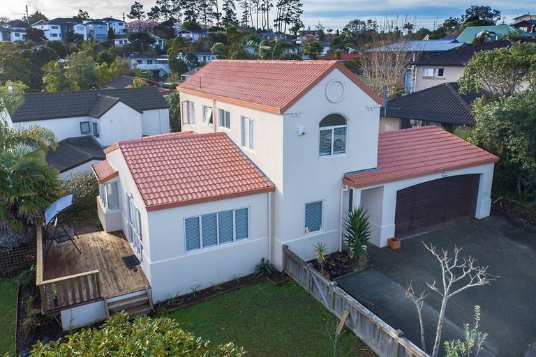 Photo of property in 1/2 Stoneleigh Court, Sunnynook, Auckland, 0632