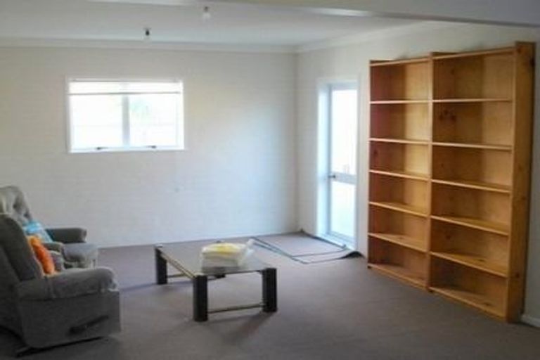 Photo of property in 1/4 Midway Avenue, Castor Bay, Auckland, 0620