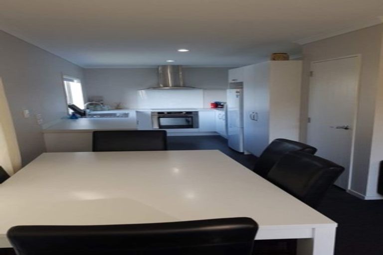 Photo of property in 16 Pono Place, Waiuku, 2123