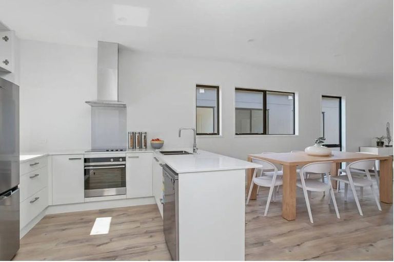 Photo of property in 19 Pukanui Avenue, Totara Park, Auckland, 2019