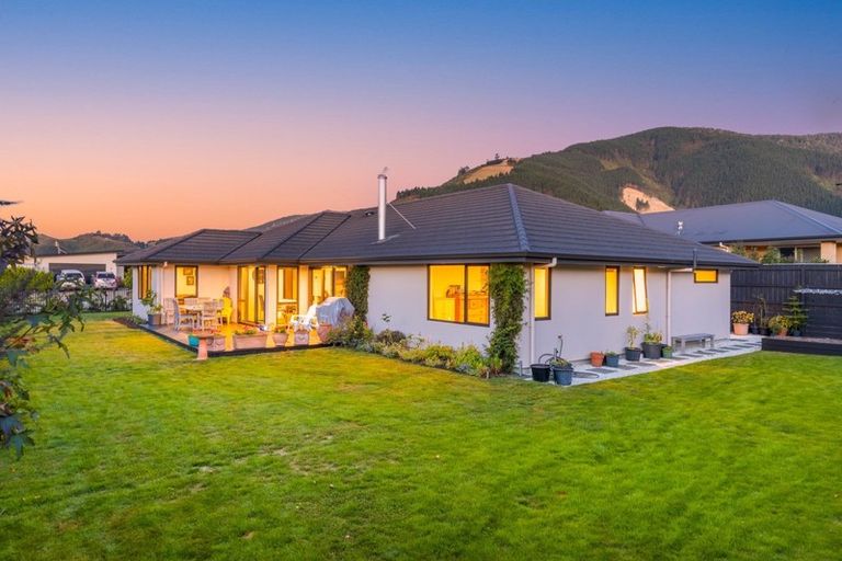 Photo of property in 16 Woolshed Drive, Stoke, Nelson, 7011