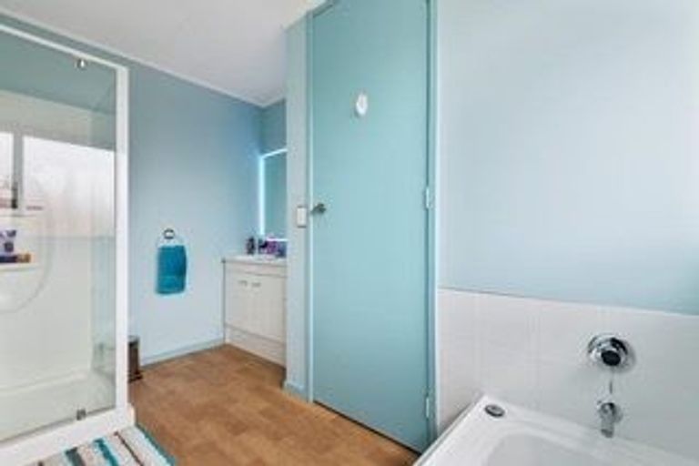 Photo of property in 70 Royal Park Drive, Parklands, Christchurch, 8083