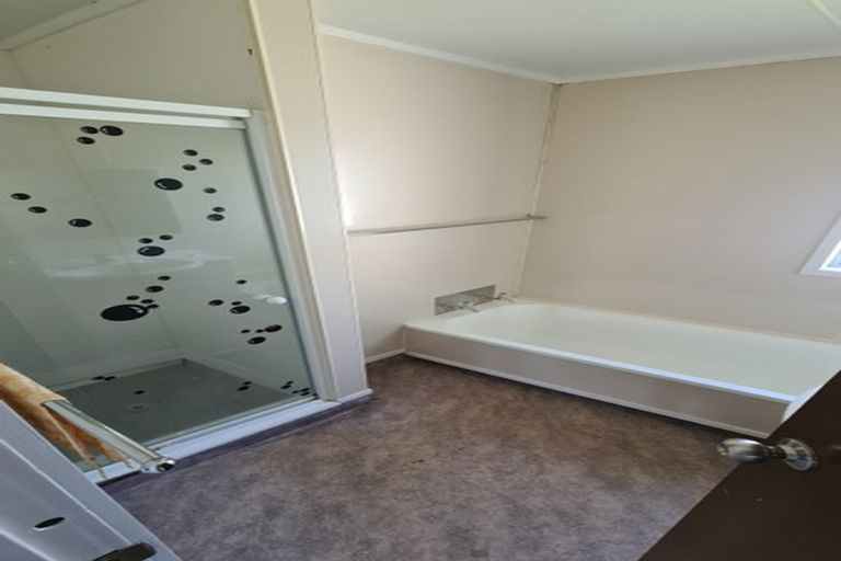 Photo of property in 28 Glynnbrooke Street, Te Atatu South, Auckland, 0610