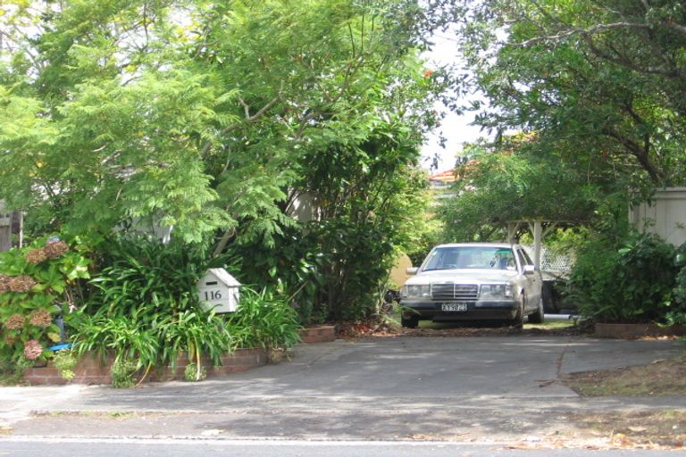 Photo of property in 2/116 East Coast Road, Forrest Hill, Auckland, 0620