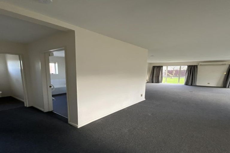 Photo of property in 6 Blue Gum Place, New Brighton, Christchurch, 8083