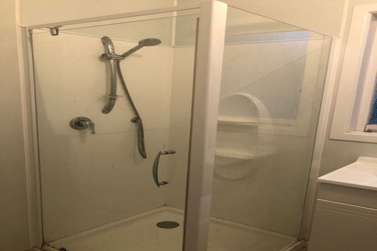 Photo of property in 47 Yeovil Road, Te Atatu Peninsula, Auckland, 0610