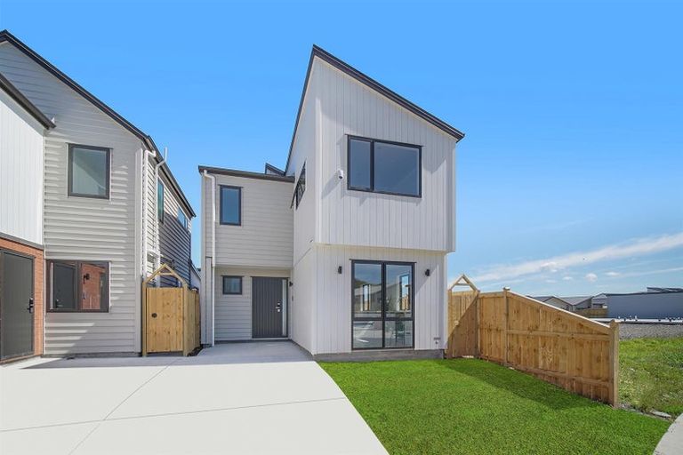 Photo of property in 8 Combat Street, Papakura, 2110