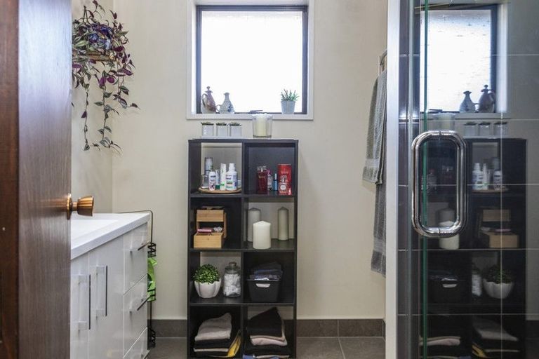 Photo of property in 76 Solomon Avenue, Redwood, Christchurch, 8051