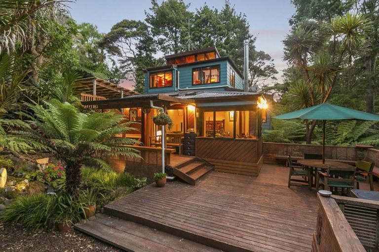 Photo of property in 50 Raymond Terrace, Northcote, Auckland, 0627