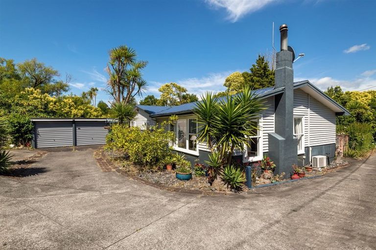 Photo of property in 1/129 Edmonton Road, Te Atatu South, Auckland, 0610