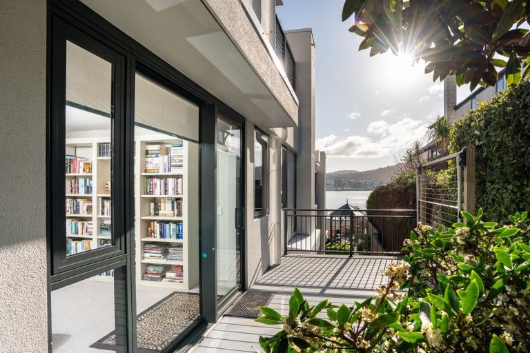 Photo of property in 2/308 Oriental Parade, Oriental Bay, Wellington, 6011