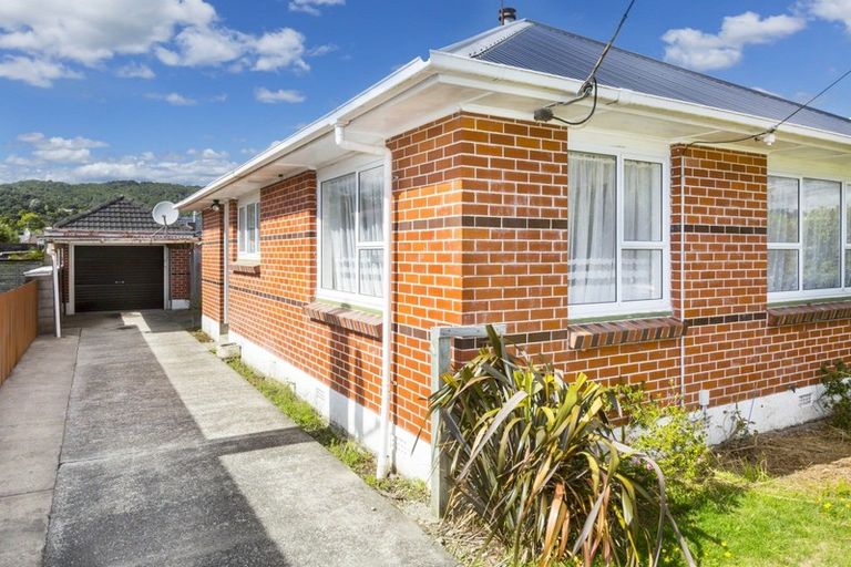 Photo of property in 11 Courtenay Road, Heretaunga, Upper Hutt, 5018