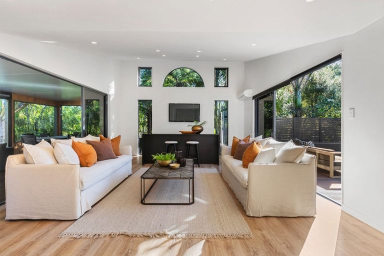 Photo of property in 6 Birchwood Grove, Greenhithe, Auckland, 0632