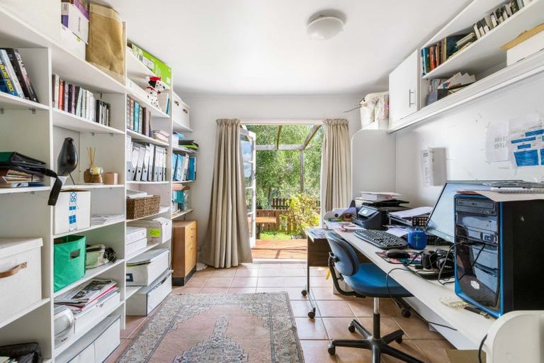 Photo of property in 98 Hanham Road, Kumeu, 0891