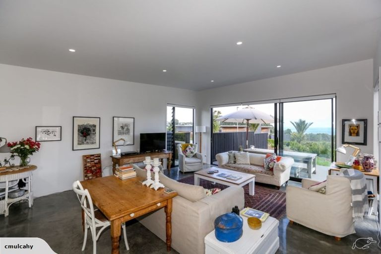 Photo of property in 15 Shearer Drive, Oakura, 4314