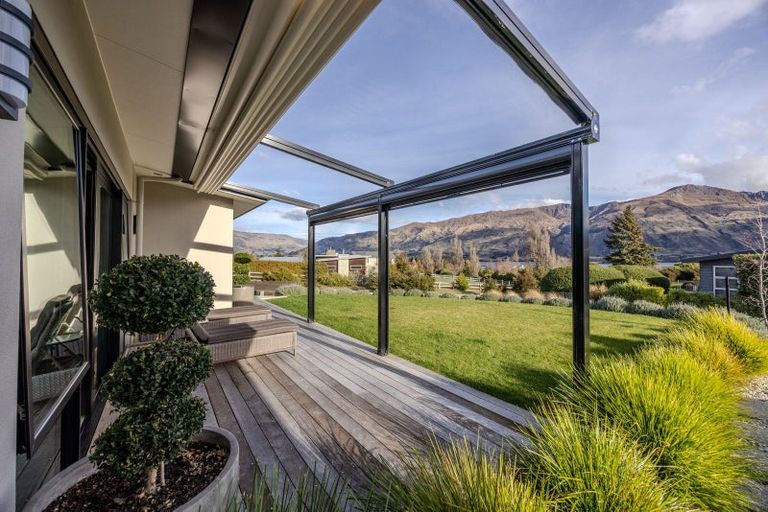 Photo of property in 5 Valley Crescent, Wanaka, 9305