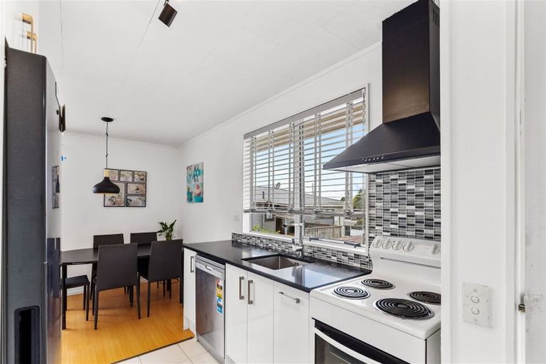 Photo of property in 2/146a Don Buck Road, Massey, Auckland, 0614