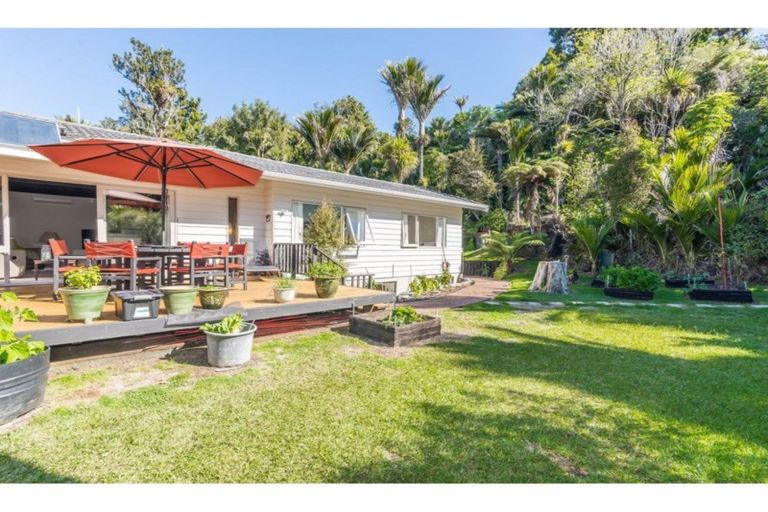 Photo of property in 177 Woodlands Park Road, Titirangi, Auckland, 0604