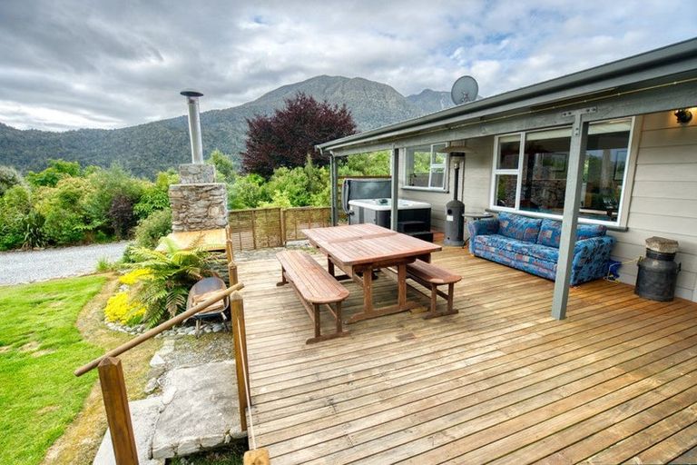 Photo of property in 2147 Lake Brunner Road, Inchbonnie, Kumara, 7875