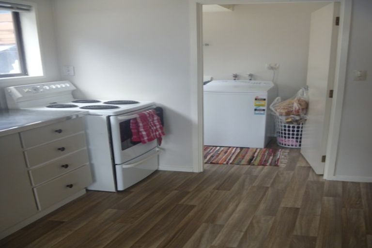 Photo of property in 2/6 Walter Strevens Drive, Conifer Grove, Takanini, 2112