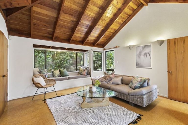 Photo of property in 2 Menear Lane, Hillcrest, Auckland, 0627