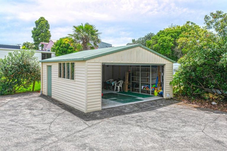 Photo of property in 106 Waverley Place, Whangamata, 3620