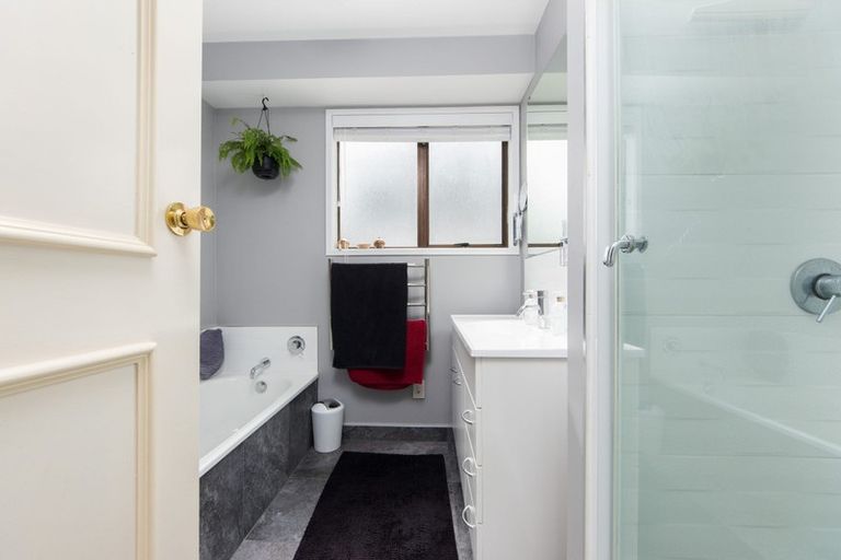 Photo of property in 9 Panzic Place, Glen Eden, Auckland, 0602