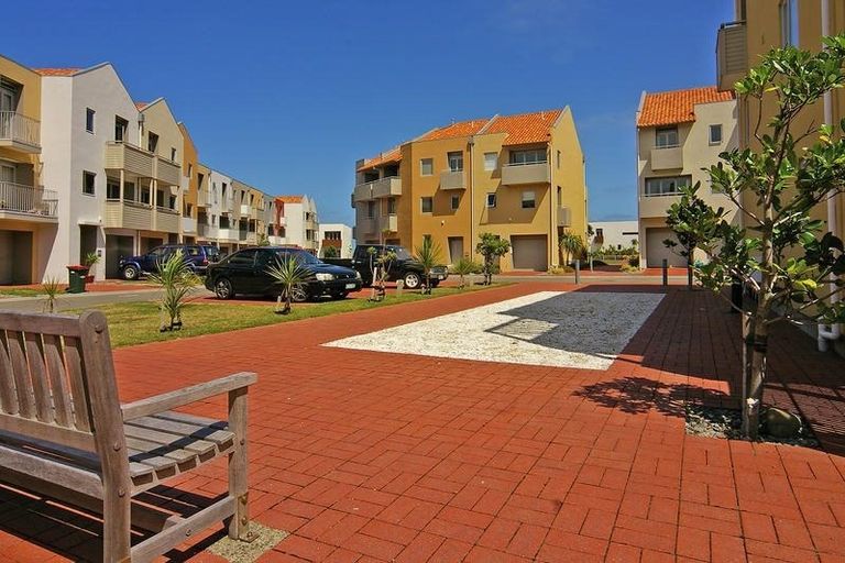 Photo of property in Marrakech Cafe, 14/305 Evans Bay Parade, Hataitai, Wellington, 6021