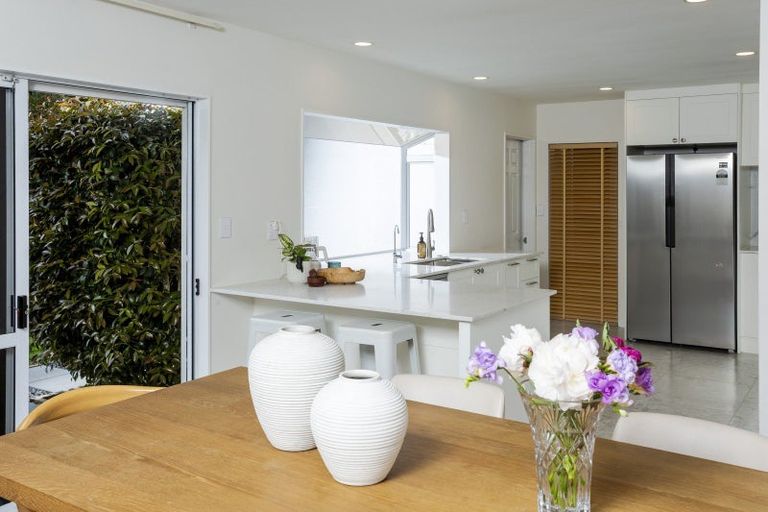 Photo of property in 30 Bernard Magnus Lane, Greenhithe, Auckland, 0632