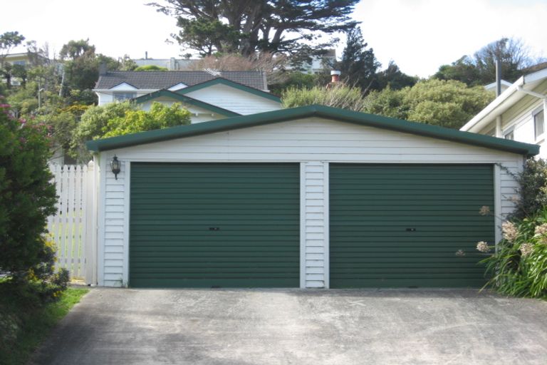 Photo of property in 98 Parkvale Road, Karori, Wellington, 6012