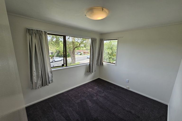 Photo of property in 1/4 Tallington Crescent, Torbay, Auckland, 0630