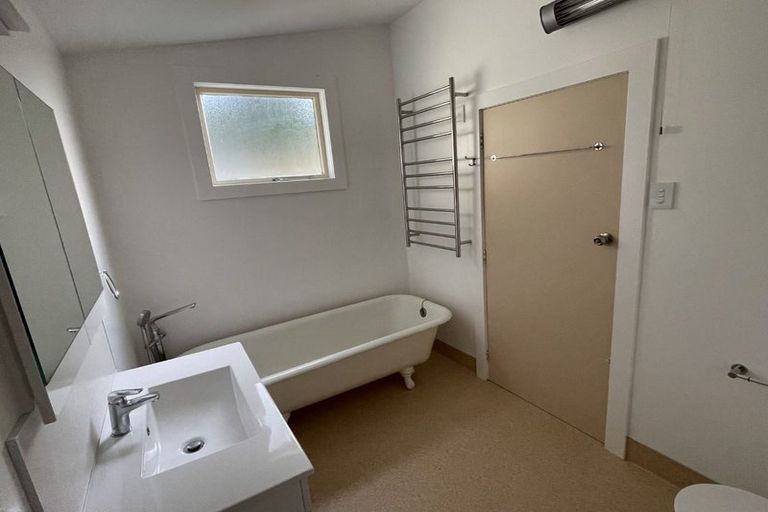 Photo of property in 32 Bonithon Avenue, Moturoa, New Plymouth, 4310